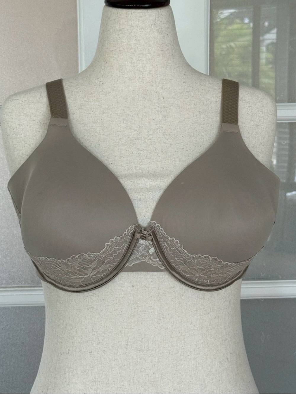 Vanity Fair 38DD Taupe Full Coverage Underwire Bra Lace Trim Comfort